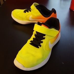 Nike Boys Revolution 3 Tennis Shoes